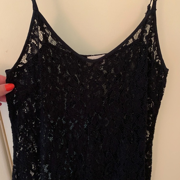 Aritzia Wilfred Sleeveless Lace Camisole - Picture 1 of 4